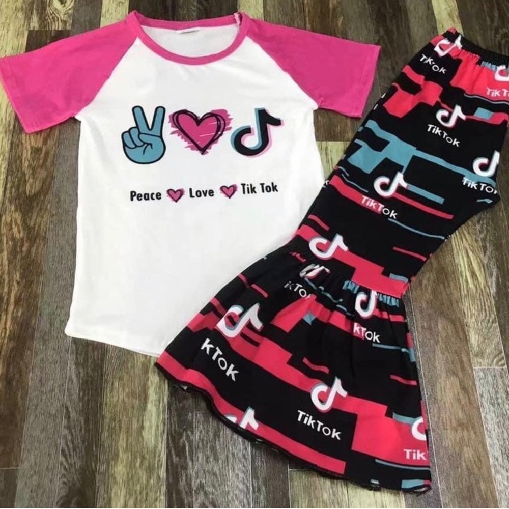 Little girls 2 piece set (Peace,Love,Tik tok)